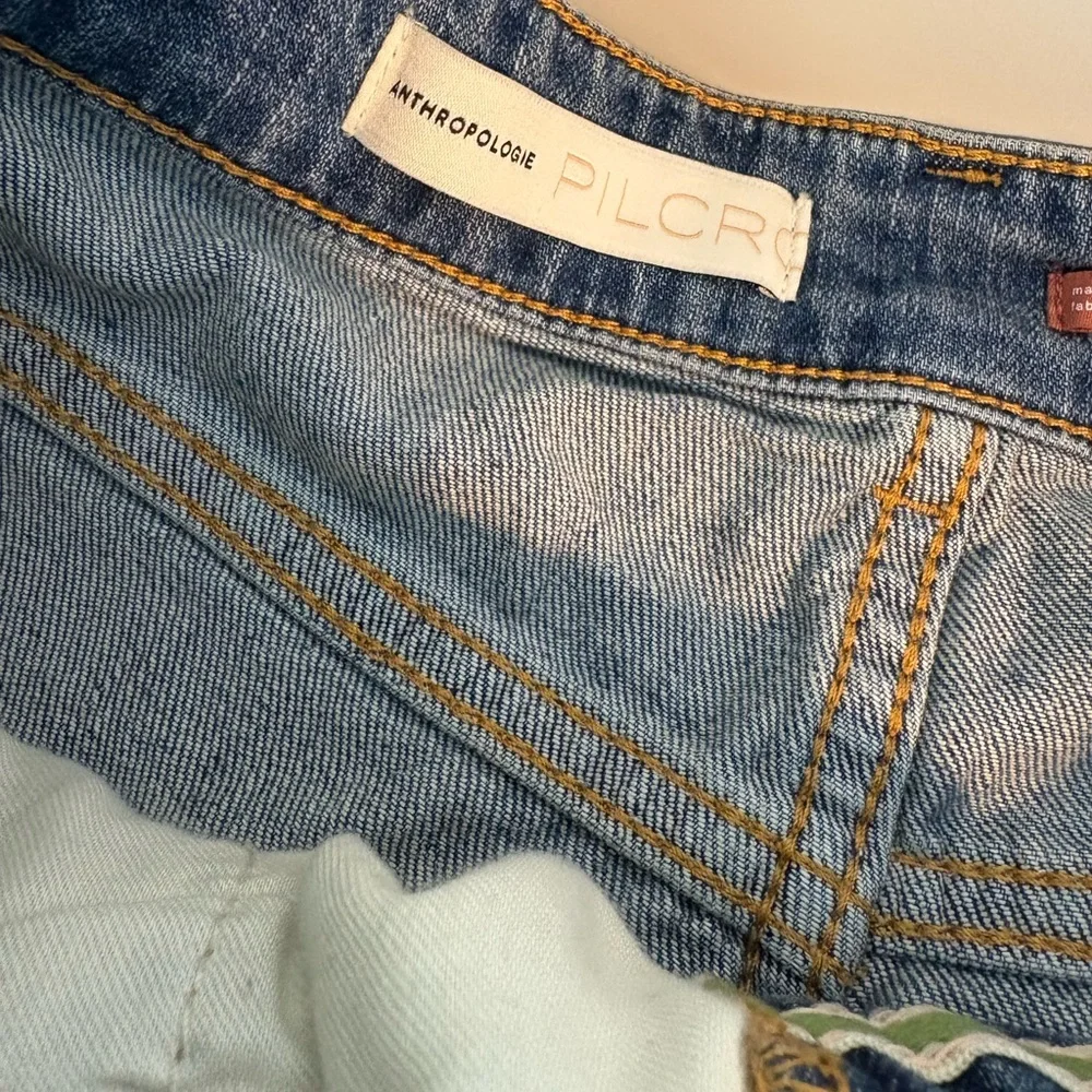 Pilcro Classic Distressed Women's Denim Shorts - Light Blue - Picture 4 of 5